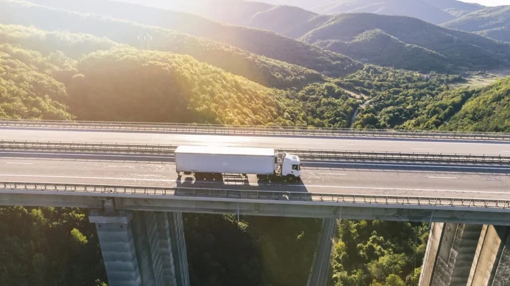Sustainability pillars - network solutions - coyote logistics