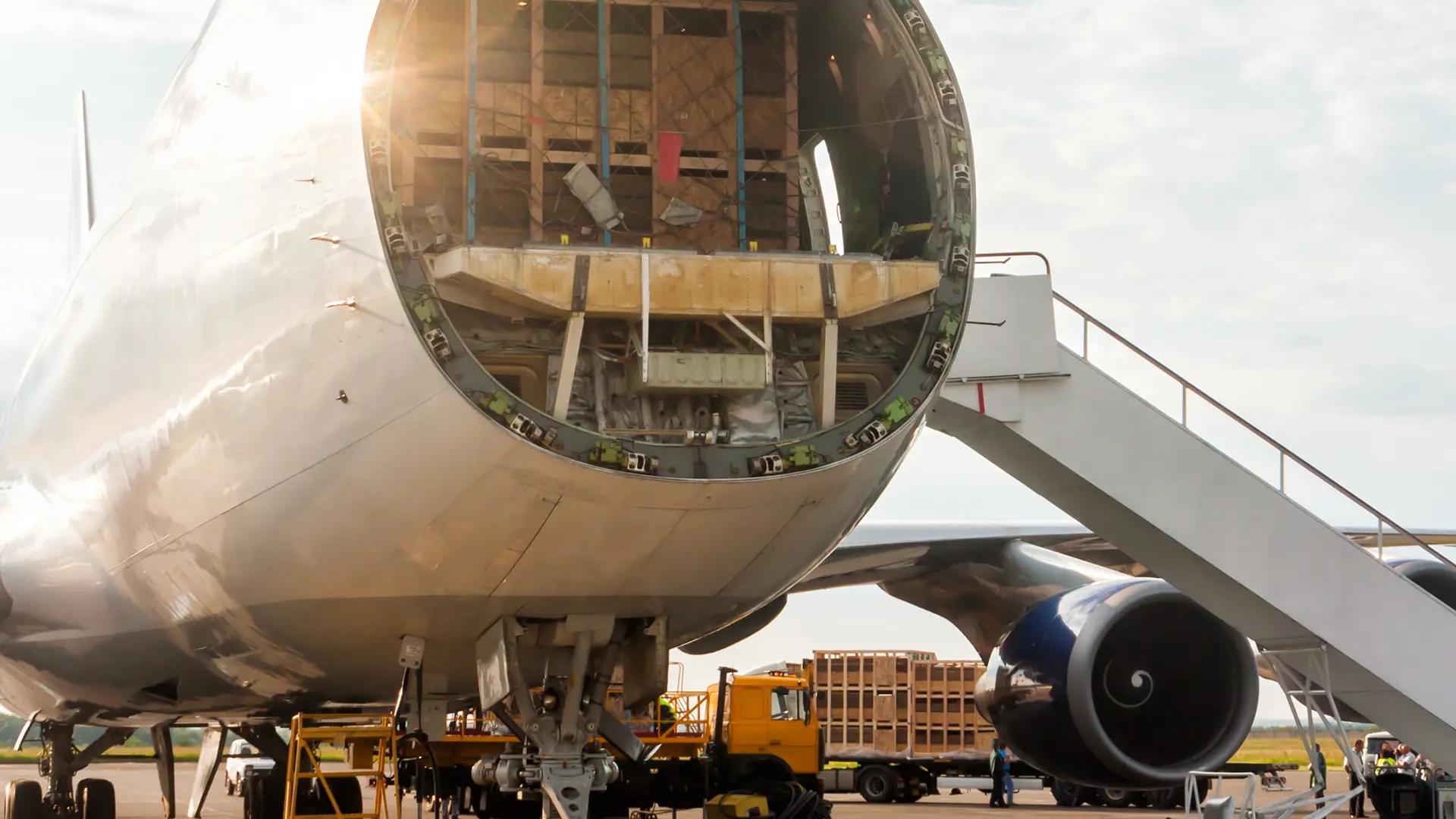 Coyote - Industries -E-commerce - Air freight -Coyote Logistics